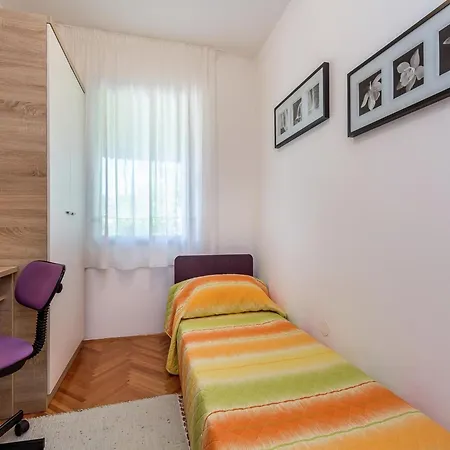Modern In Katari With Terrace * Pula