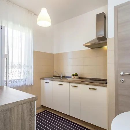 Modern In Katari With Terrace Pula