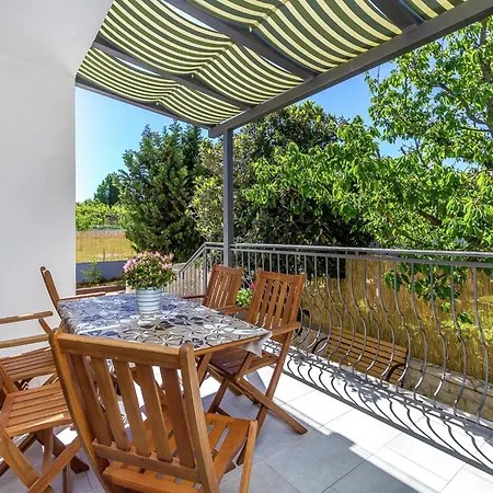 Modern In Katari With Terrace Apartment Pula