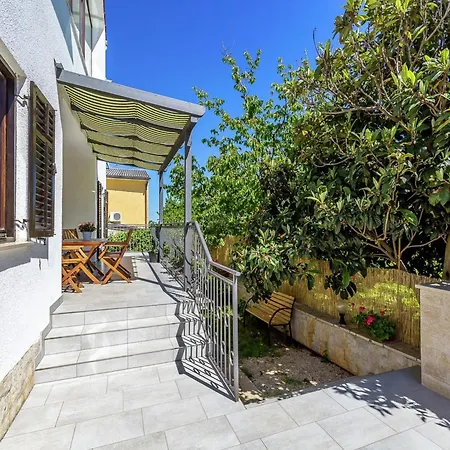 Apartment Modern In Katari With Terrace